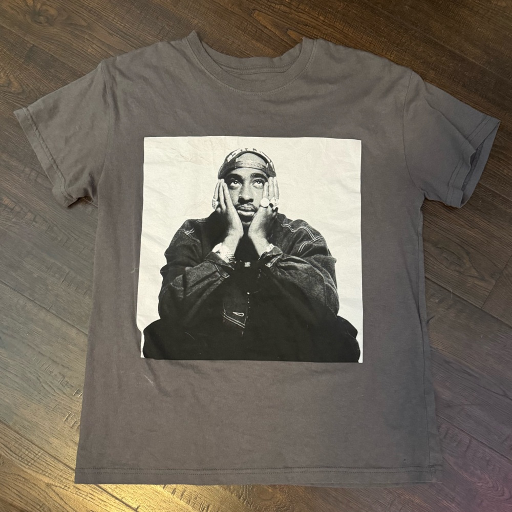 TUPAC GRAPHIC TEE